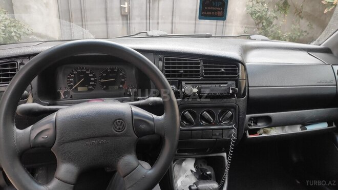 Volkswagen Golf 1997, 197,000 km - 1.8 l - Gəncə