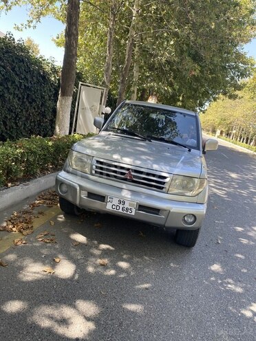 Mitsubishi Pajero io