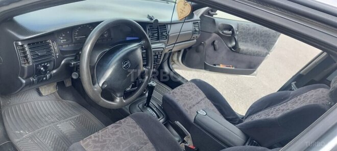 Opel Vectra 1997, 297,000 km - 1.6 l - Ucar