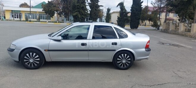 Opel Vectra 1997, 297,000 km - 1.6 l - Ucar