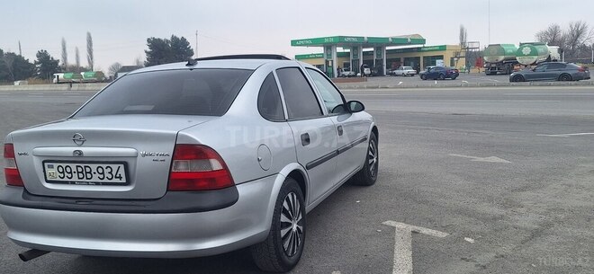 Opel Vectra 1997, 297,000 km - 1.6 l - Ucar