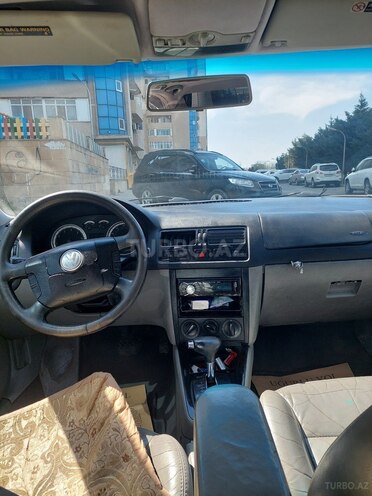 Volkswagen Jetta 2004, 268,000 km - 2.0 л - Bakı