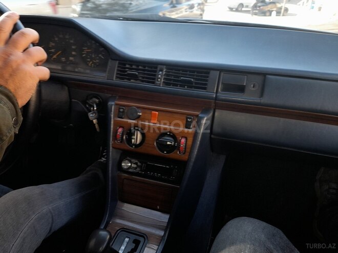 Mercedes E 250 1990, 855,555 km - 2.5 l - Bakı
