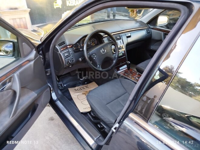 Mercedes E 240 2000, 240,000 km - 2.4 л - Bakı