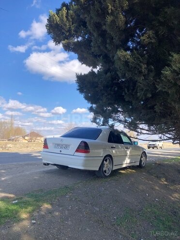 Mercedes C 220 1995, 411,000 km - 2.2 l - Ağcabədi
