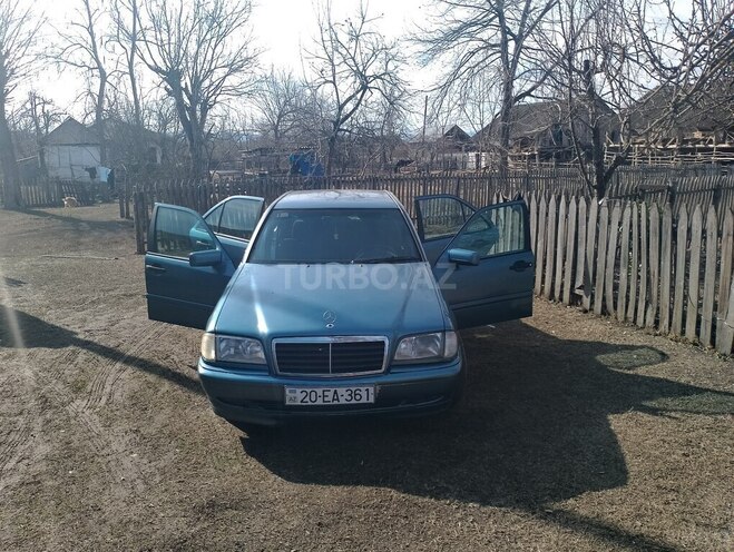 Mercedes C 240 1997, 300,000 km - 2.4 l - Zaqatala