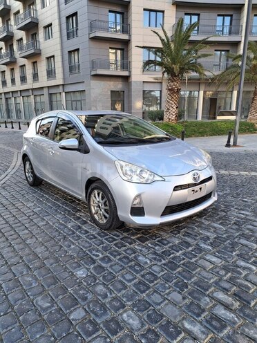 Toyota Prius C 2015, 39,000 km - 1.5 l - Bakı