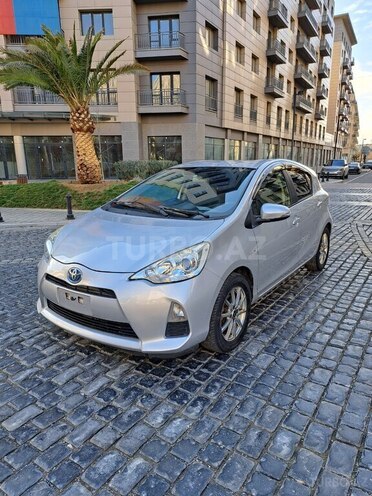 Toyota Prius C 2015, 39,000 km - 1.5 l - Bakı