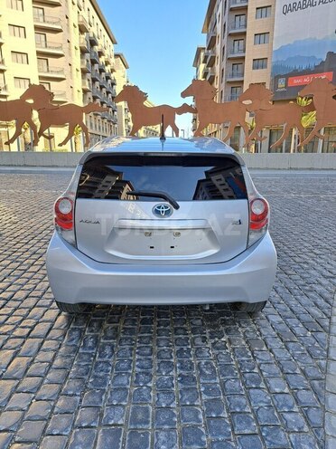 Toyota Prius C 2015, 39,000 km - 1.5 l - Bakı