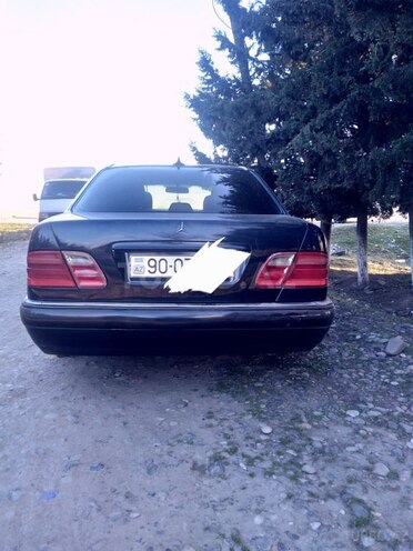 Mercedes E 200 1997, 300,000 km - 2.0 l - Saatlı