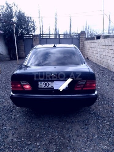 Mercedes E 200 1997, 300,000 km - 2.0 l - Saatlı