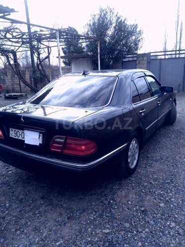 Mercedes E 200 1997, 300,000 km - 2.0 l - Saatlı