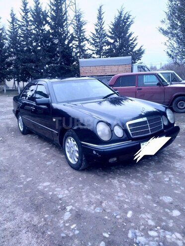 Mercedes E 200 1997, 300,000 km - 2.0 l - Saatlı