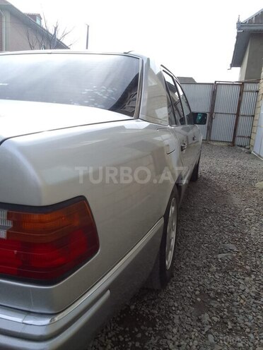 Mercedes E 220 1992, 394,000 km - 2.2 л - Lənkəran