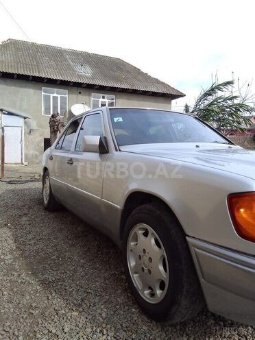 Mercedes E 220 1992, 394,000 km - 2.2 л - Lənkəran