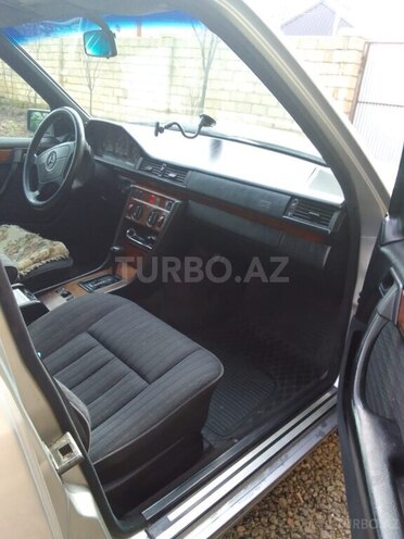 Mercedes E 220 1992, 394,000 km - 2.2 л - Lənkəran