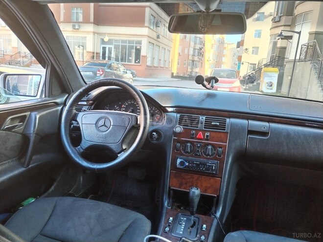 Mercedes E 230 1996, 280,000 km - 2.3 l - Bakı