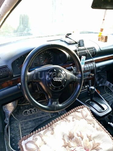 Audi A4 1996, 450,000 km - 1.8 l - Zərdab