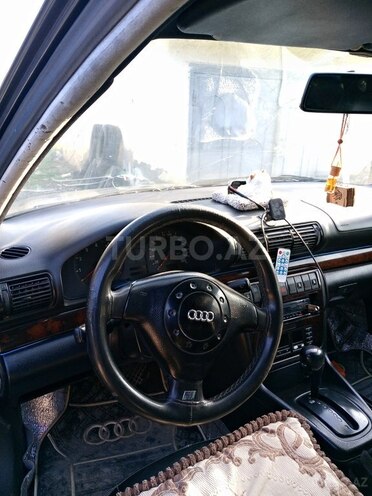 Audi A4 1996, 450,000 km - 1.8 l - Zərdab