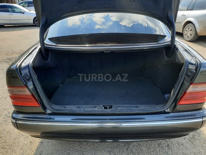 Mercedes E 240 2000, 258,505 km - 2.4 l - Gəncə