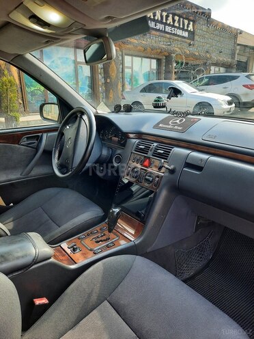 Mercedes E 240 2000, 258,505 km - 2.4 l - Gəncə