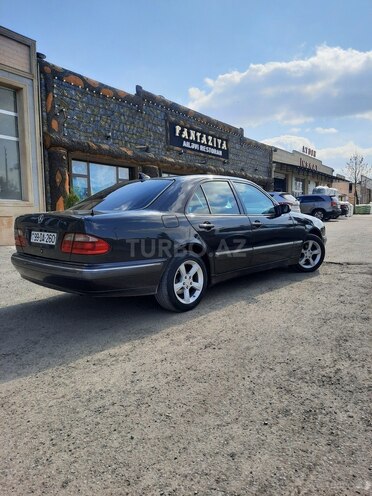 Mercedes E 240 2000, 258,505 km - 2.4 l - Gəncə
