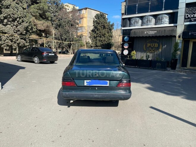 Mercedes E 220 1994, 312,540 km - 2.2 l - Bakı