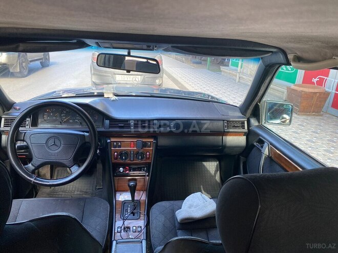 Mercedes E 220 1994, 312,540 km - 2.2 l - Bakı