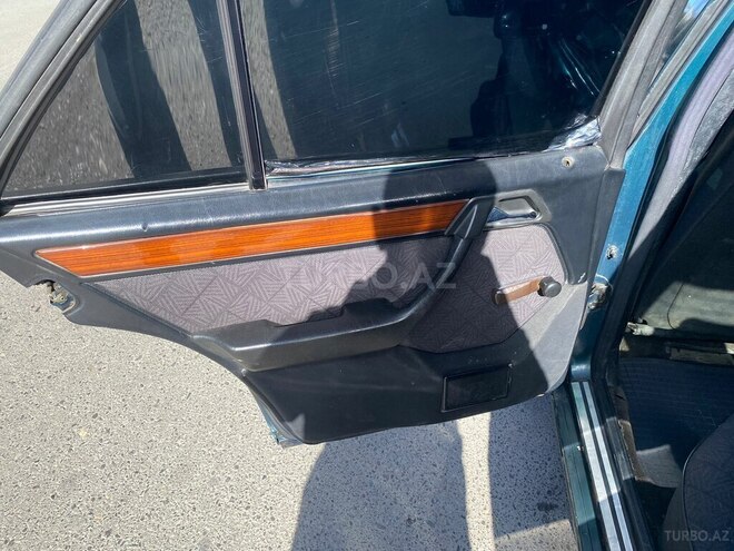 Mercedes E 220 1994, 312,540 km - 2.2 l - Bakı
