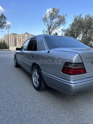 Mercedes E 220 1993, 481,000 km - 2.2 l - Bakı