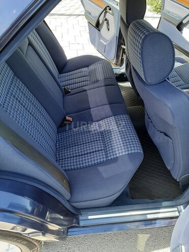 Mercedes E 220 1995, 280,067 km - 2.2 l - Bakı
