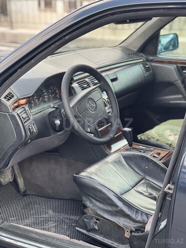 Mercedes E 220 1999, 615,737 km - 2.2 l - Bakı