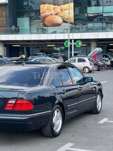 Mercedes E 220 1999, 615,737 km - 2.2 l - Bakı