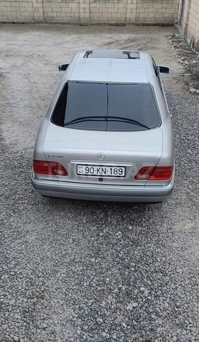 Mercedes E 230 1995, 533,722 km - 2.3 l - Sabirabad