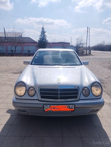Mercedes E 240 1998, 294,000 km - 2.4 l - Sabirabad