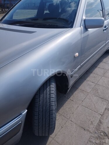 Mercedes E 240 1998, 294,000 km - 2.4 l - Sabirabad