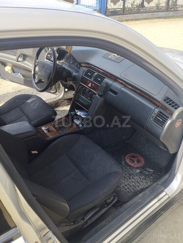 Mercedes E 240 1998, 294,000 km - 2.4 l - Sabirabad