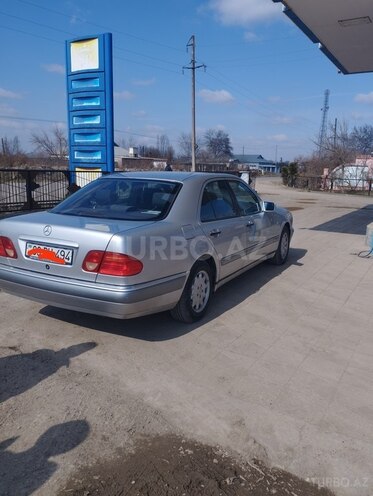 Mercedes E 240 1998, 294,000 km - 2.4 l - Sabirabad