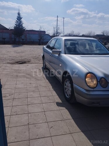 Mercedes E 240 1998, 294,000 km - 2.4 l - Sabirabad