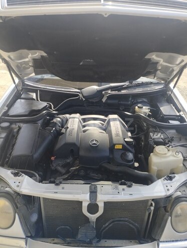 Mercedes E 240 1998, 294,000 km - 2.4 l - Sabirabad