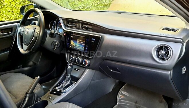 Toyota Corolla 2018, 65,000 km - 1.6 l - Bakı
