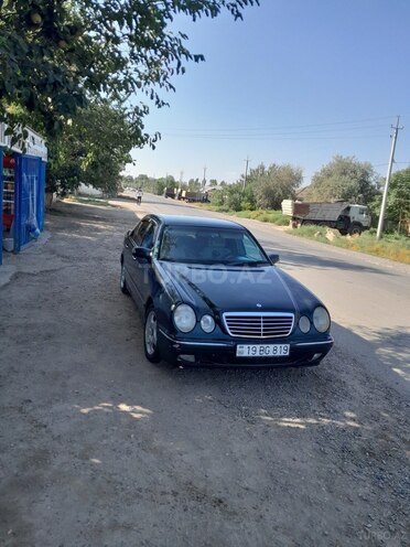 Mercedes E 200 2000, 121,346 km - 2.0 l - Saatlı