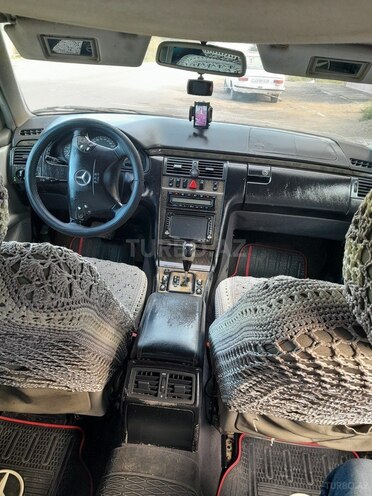 Mercedes E 200 2000, 121,346 km - 2.0 l - Saatlı