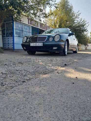 Mercedes E 200 2000, 121,346 km - 2.0 l - Saatlı