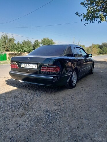Mercedes E 200 2000, 121,346 km - 2.0 l - Saatlı