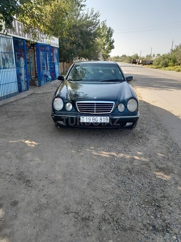 Mercedes E 200 2000, 121,346 km - 2.0 l - Saatlı