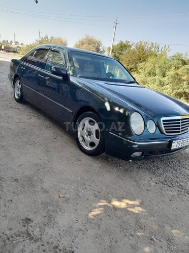 Mercedes E 200 2000, 121,346 km - 2.0 l - Saatlı