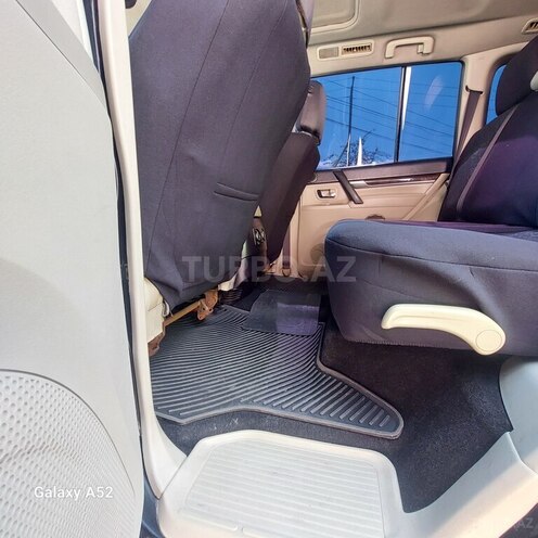 Mitsubishi Pajero 2009, 187,000 km - 3.5 l - Zaqatala
