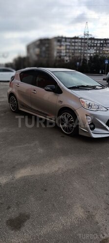 Toyota Prius C 2015, 87,628 km - 1.5 л - Bakı
