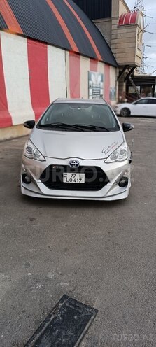 Toyota Prius C 2015, 87,628 km - 1.5 л - Bakı